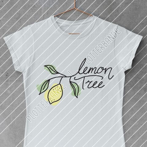 Das Bild zeigt ein weißes T-Shirts mit dem Lemon Tree Design der Plotterbande.